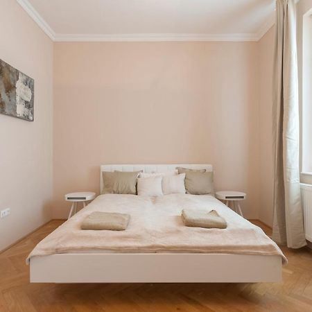 Opera & Basilica 2 Bedrooms With Balcony Budapest Exterior photo