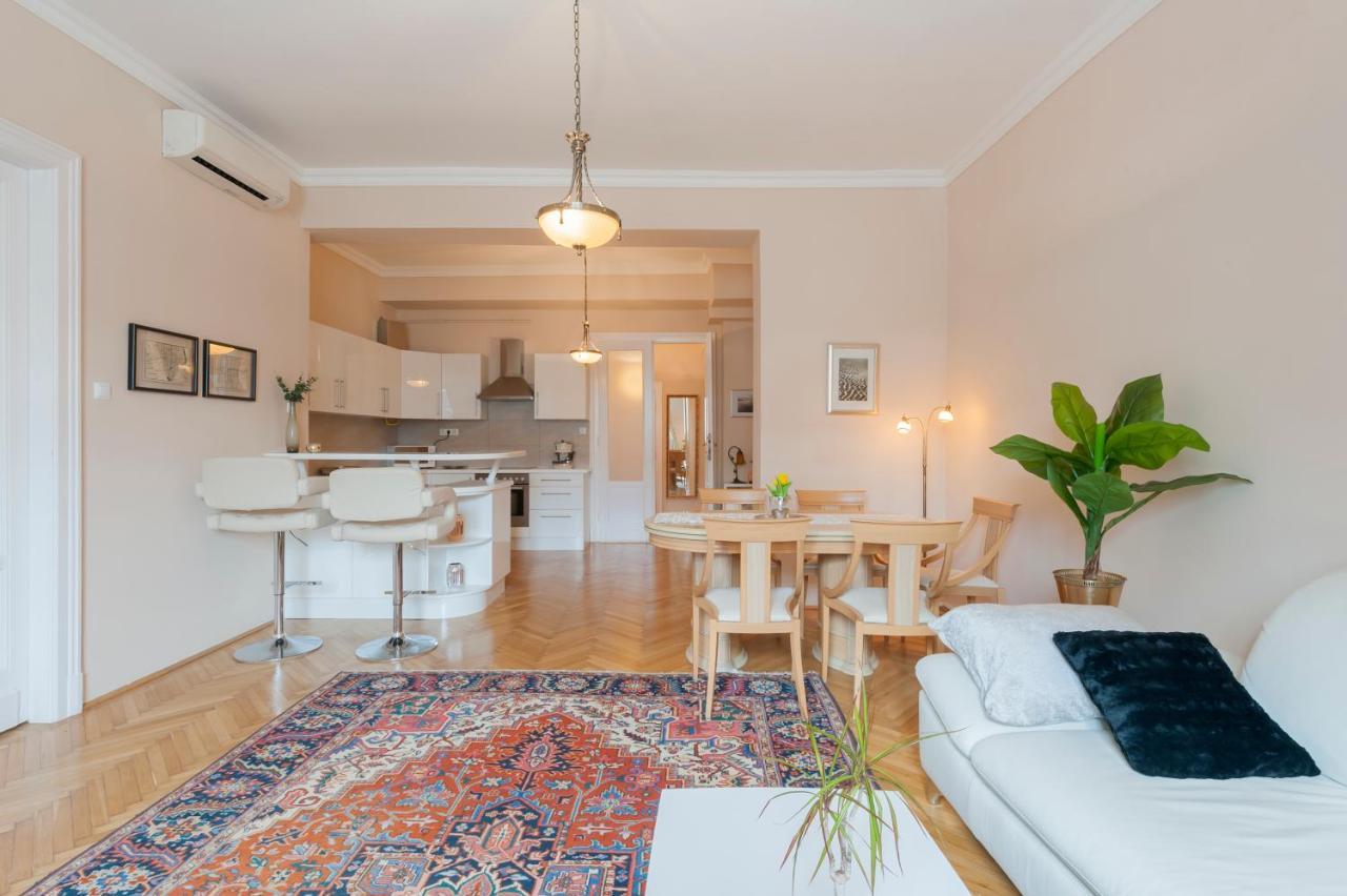 Opera & Basilica 2 Bedrooms With Balcony Budapest Exterior photo