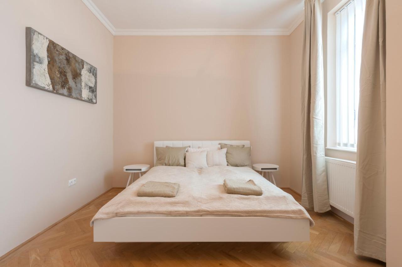 Opera & Basilica 2 Bedrooms With Balcony Budapest Exterior photo