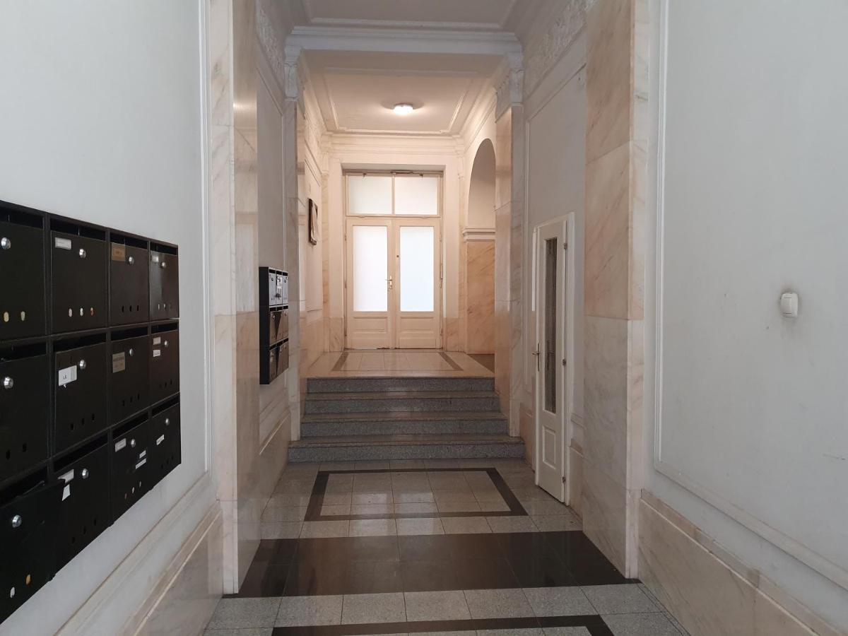 Opera & Basilica 2 Bedrooms With Balcony Budapest Exterior photo