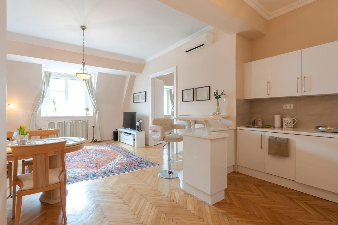 Opera & Basilica 2 Bedrooms With Balcony Budapest Exterior photo