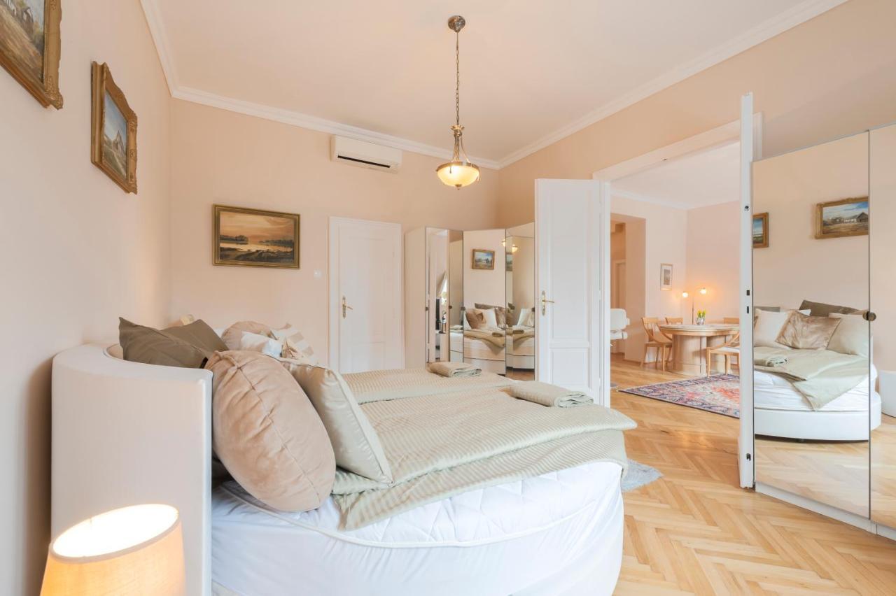 Opera & Basilica 2 Bedrooms With Balcony Budapest Exterior photo