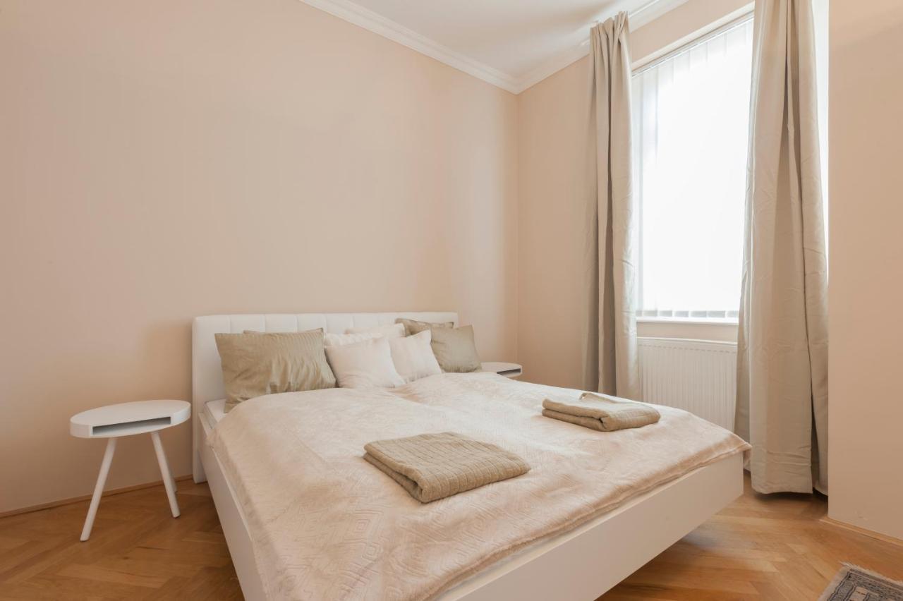 Opera & Basilica 2 Bedrooms With Balcony Budapest Exterior photo