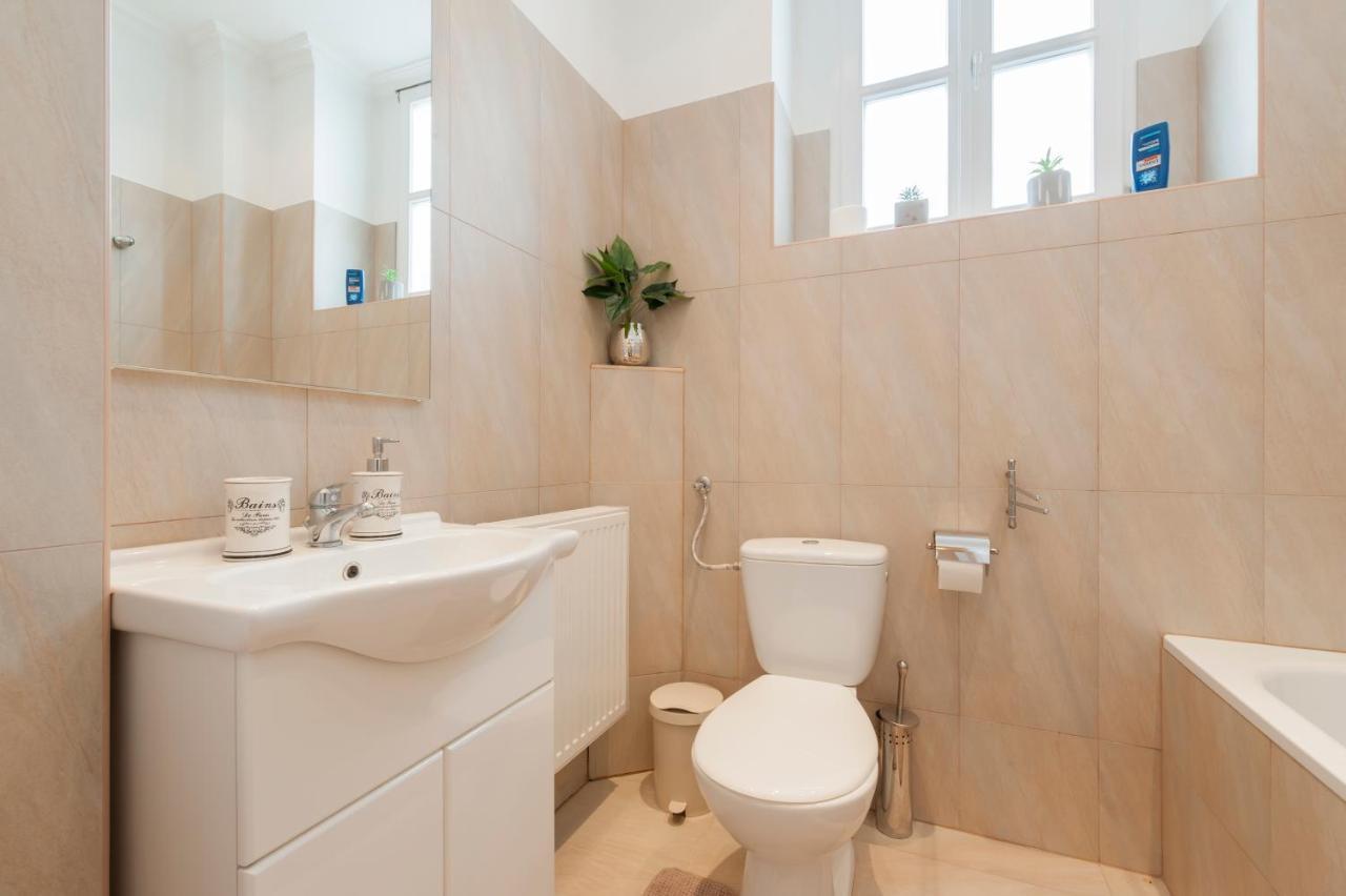 Opera & Basilica 2 Bedrooms With Balcony Budapest Exterior photo